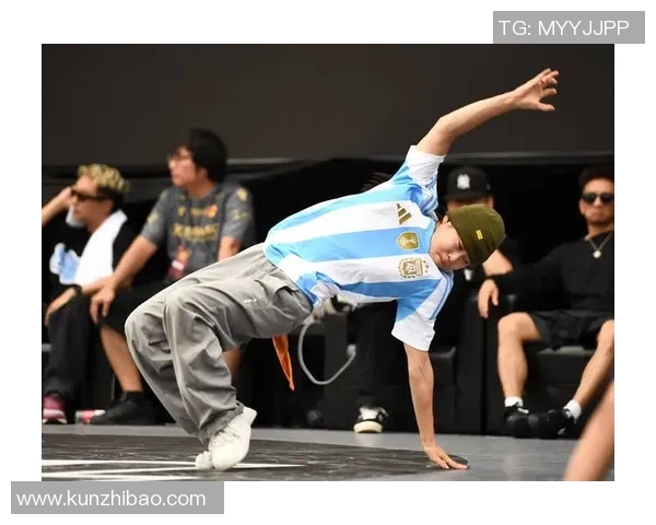 南京街舞队的防反策略分析与表现评估探讨